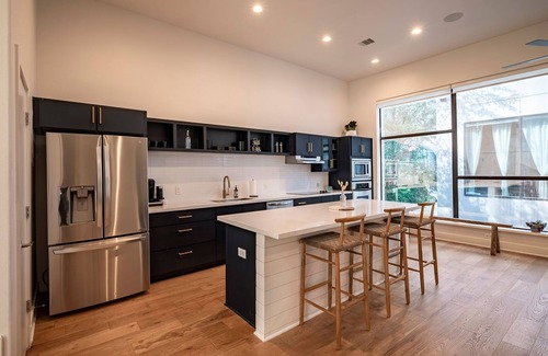 MacGregor Casa | parkhaus htx | by museum district | 2br2.5ba