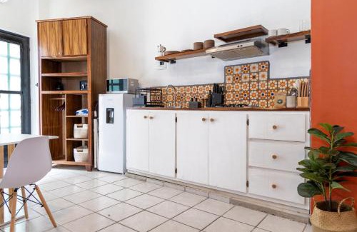 North End Apartamento | Parking, 6min to Beach & Downtown, High-Speed WiFi, Laundry Service, KingBed, PetsOK