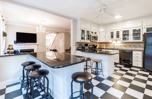 Historic District Casa | Parking at Randall House Across from USNA Gate 1