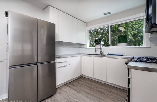 Skokie Condominio | PARKING, BALCONY near NAPA, UNIVERSITIES, RAVINIA, GOLFING & TRAIN to CHICAGO