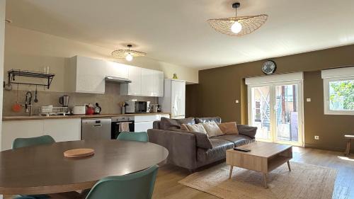 Montmerle-sur-Saone Apartamento | Parking et extérieur à 50m de la Saône