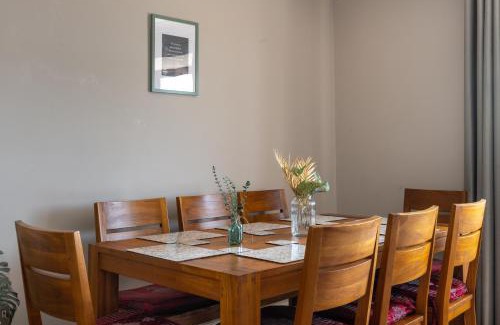 Llandarcy Apartamento | Parking, Garden, Stunning Views