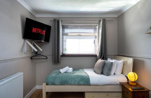 Llandarcy Apartamento | Parking, Garden, Stunning Views