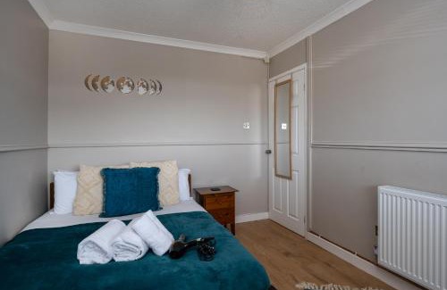 Llandarcy Apartamento | Parking, Garden, Stunning Views