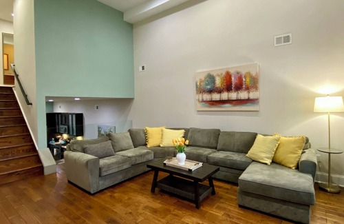 Center City Casa | Parking Roofdeck Hot Tub in Large Home near Convention Center