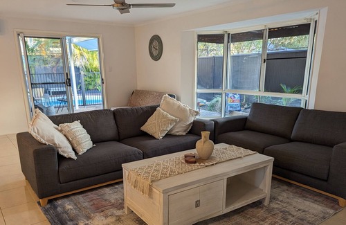 Helensvale Casa | Parkland Paradise Pool. Family -near Theme Parks- Pet Friendly