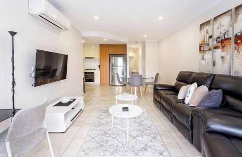 Mirrabooka Apartamento | Perfect for families across the road from park. Free WIFI and parking