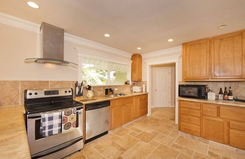 Hilo Casa | Parklike 4 bedroom AnthuriumHouse, 3+ acres, peaceful, gated, convenient