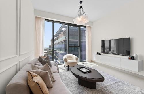 Al Safa Apartamento | Parkside 2BR plus Maid Canal Front