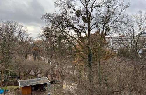 Srodmiescie Apartamento | Parkside Charm by the Odra River near ZOO