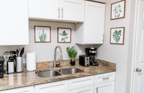 East Memphis Casa | Parkside | Comfy King Beds Near Broad Ave & Overton Park
