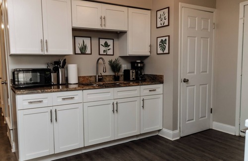 East Memphis Casa | Parkside | Comfy King Beds Near Broad Ave & Overton Park