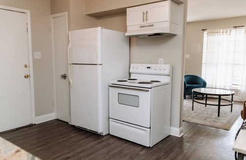 East Memphis Casa | Parkside | Comfy King Beds Near Broad Ave & Overton Park