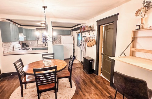 South Hyde Park Casa | Parkside Haven - with electric scooters ARi-BNB Super-host