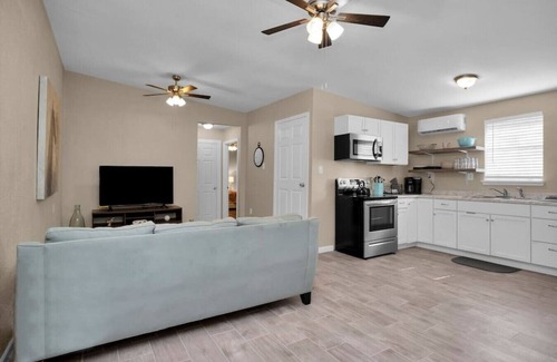 Conroe Casa | Parkway Apartment 2BR · 2-Br Guesthouse on 6 Peaceful Acres