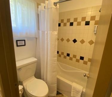 Algoma District Hotel | Parkway Motel