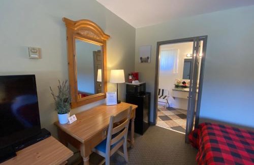 Algoma District Hotel | Parkway Motel