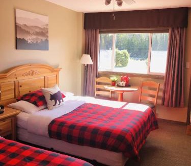 Algoma District Hotel | Parkway Motel