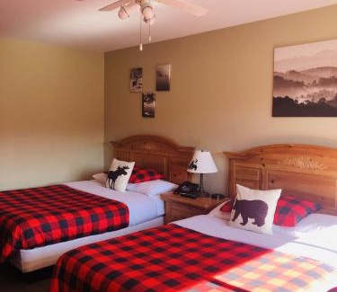 Algoma District Hotel | Parkway Motel