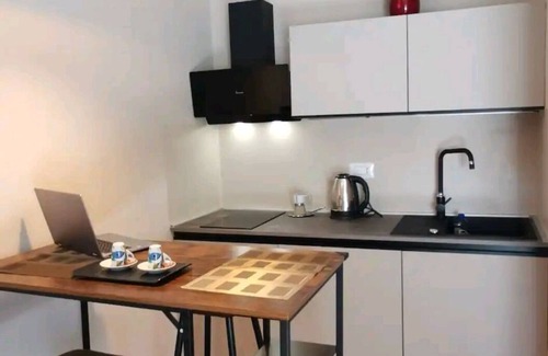 Parma City Centre Apartamento | Parma Express: Apartment Front of Train Station & Parking