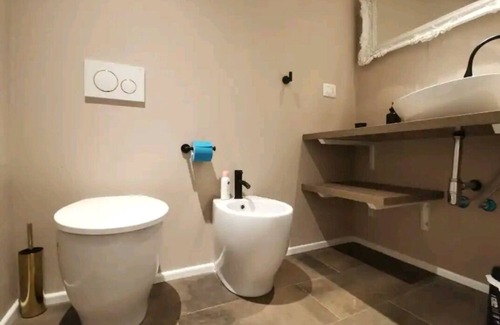 Parma City Centre Apartamento | Parma Express: Apartment Front of Train Station & Parking