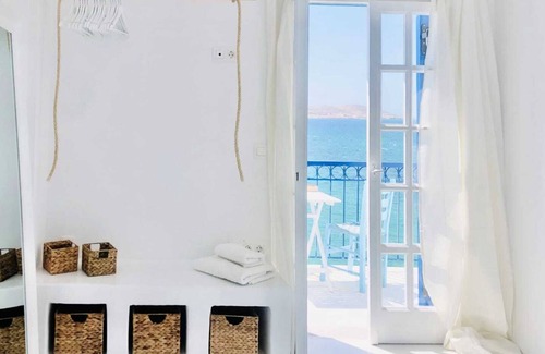 Naousa Apartamento | Paros Naoussa seafront studio Casa Stheno with amazing view of the Old Port