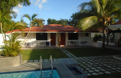 Basdiot Cabaña | Parrot Resort Deluxe Room 1 - Moalboal
