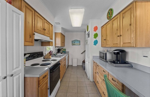 South Nags Head Casa | Parrothead Inn 4 Bedroom 2 Bath Semi-Oceanfront Home in Nags Head