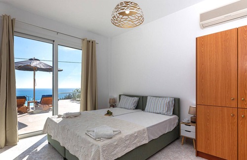 Vlachata Casa | Part of a collection of apartments and villas, Ionian Dreaming is in an enviable location, sitting a