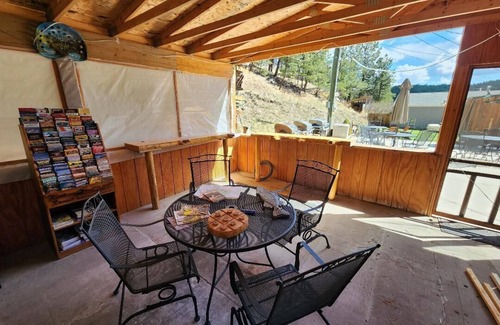 Hill City Cabina | Part of Allen Gulch Cabins. Minutes to Mt. Rushmore, Crazy Horse, Custer, trails