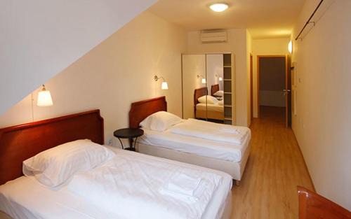 Balatonboglar Hotel | Partvilla Balatonboglar