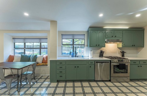 Barton Hills Casa | Party Pad! Sleeps 18, Arcade, Turf Sport Court, Stock Tank Pool, Heart of ATX!