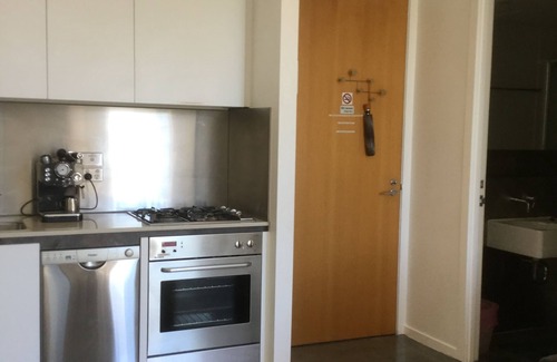 St Kilda Apartamento | Pasadena Top Floor 1BR w balcón + WiFi gratis + estacionamiento