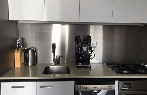 St Kilda Apartamento | Pasadena Top Floor 1BR w balcón + WiFi gratis + estacionamiento