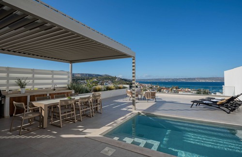Kalyves Apartamento | Pasiphae Luxe Apt with Private Pool, Seaview at Amphimatrion
