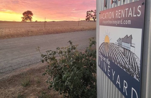Paso Robles Condominio | ¡Despierta con hermosas vistas de viñedos y puestas de sol por la noche!