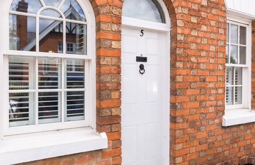 Stratford-upon-Avon Casa | Pass the Keys | Stratford-upon-Avon Old Town, 3 Bed with Parking