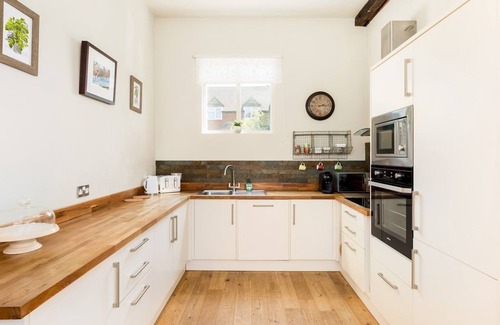 Shottery Casa | Pass the Keys | Charming 3 Bed in Historic Shottery
