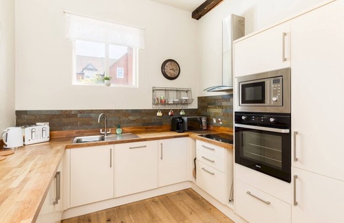 Shottery Casa | Pass the Keys | Charming 3 Bed in Historic Shottery