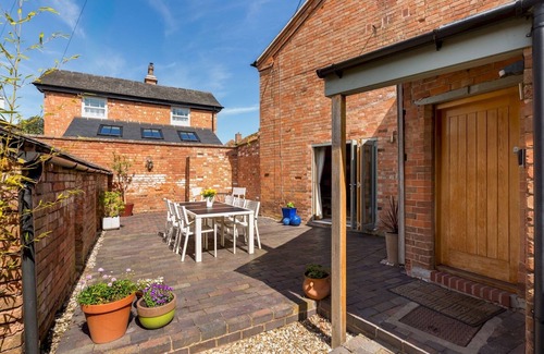 Shottery Casa | Pass the Keys | Charming 3 Bed in Historic Shottery