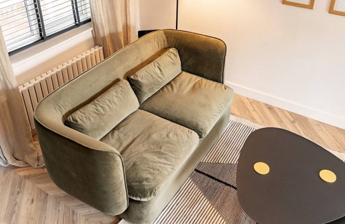 Hoole Casa | Pass the Keys | 74 Lightfoot Sleeps 2 Stylish & Modern home Hoole With parking
