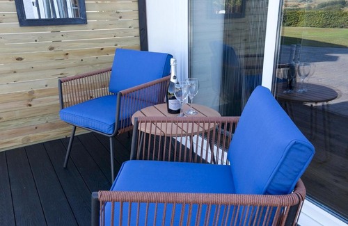 Rhosgoch Casa | Pass the Keys Adorable 1 bedroom Country Cottage couplessingles