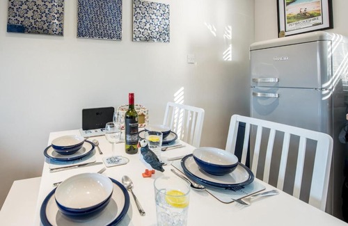 Pembroke Casa | Pass the Keys Beach Retreat - Free Parking and Wifi - Sleeps 4