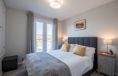 Pembroke Casa | Pass the Keys Beach Retreat - Free Parking and Wifi - Sleeps 4