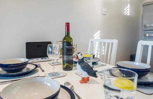 Pembroke Casa | Pass the Keys Beach Retreat - Free Parking and Wifi - Sleeps 4
