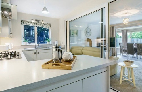 Holywood Casa | Pass the Keys | Beautiful 3 BR Retreat in the Holywood Hills