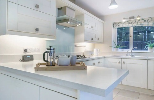 Holywood Casa | Pass the Keys | Beautiful 3 BR Retreat in the Holywood Hills