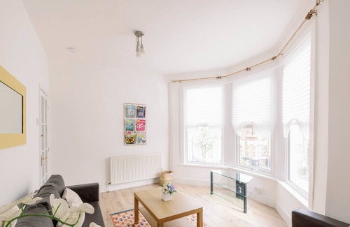 Grove Green Casa | Pass the Keys | Beautiful three storey townhouse in Leyton