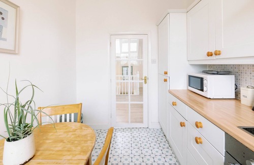 Grove Green Casa | Pass the Keys | Beautiful three storey townhouse in Leyton