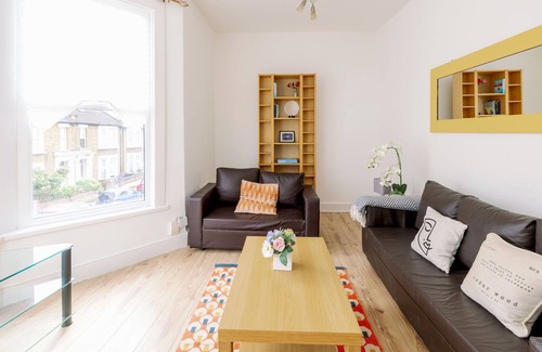Grove Green Casa | Pass the Keys | Beautiful three storey townhouse in Leyton